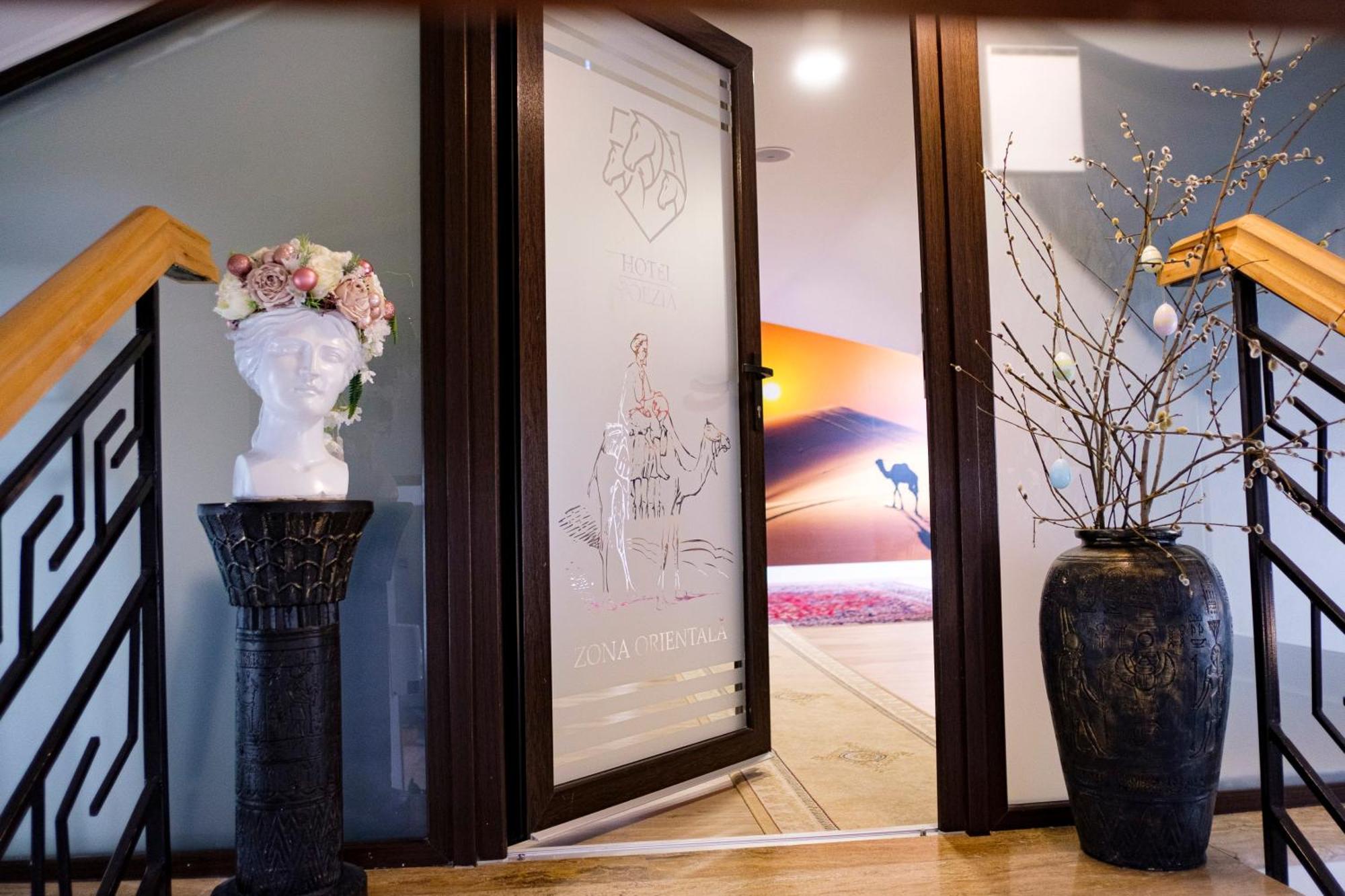Hotel Poezia Luna Екстер'єр фото